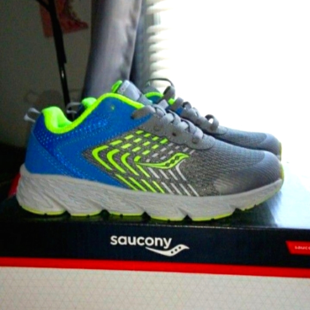 Saucony running/walking shoes kids Size 12.5 wide - New